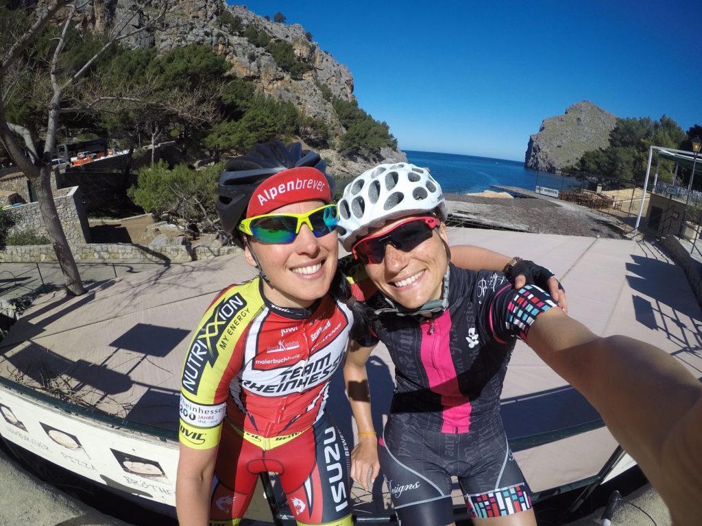 Frauenpower beim Radtraining auf Mallorca – tritime women Botschafterinnen Jenni und Luisa