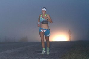 Steffi Steinberg läuft 84 Kilometer beim Ultraman Florida und gewinnt das Rennen