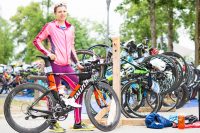 Judith testet das Triathlonzeitfahrrad "Shiv" von Specialized