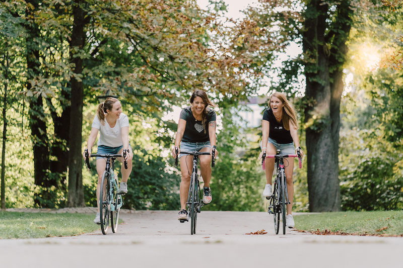 Die Mädels von KAMA. Leiberl auf dem Rad on Tour