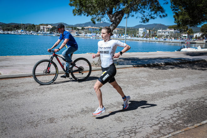 Triathletin Julia Skala beim Triathlon Portocolom auf Mallorca