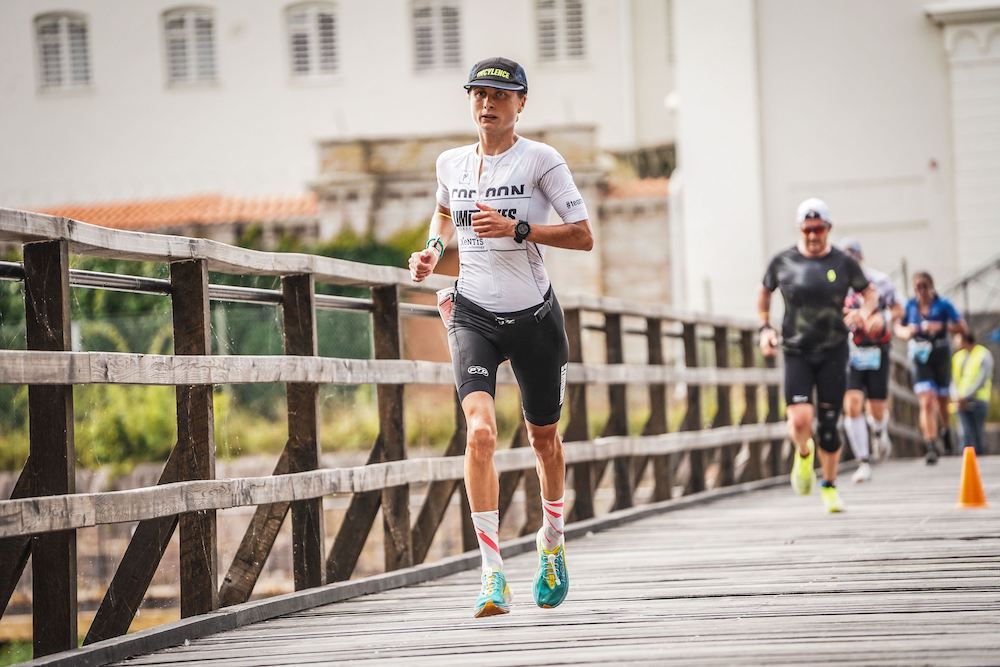 Dieses Bild hat ein leeres Alt-Attribut. Der Dateiname ist Julia-Skala-beim-Ironman-Kalmar_Run.jpg